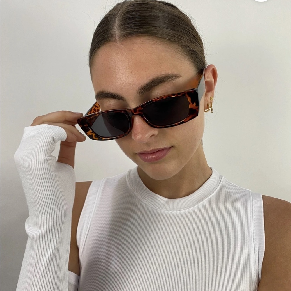 NEVER WORN - Brown print sunnies 🕶